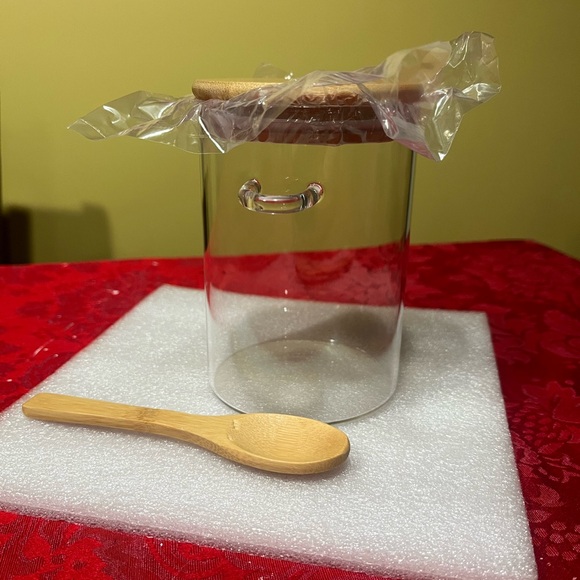 Set of 4 glass jars each with bamboo top and spoon. - Picture 6 of 11